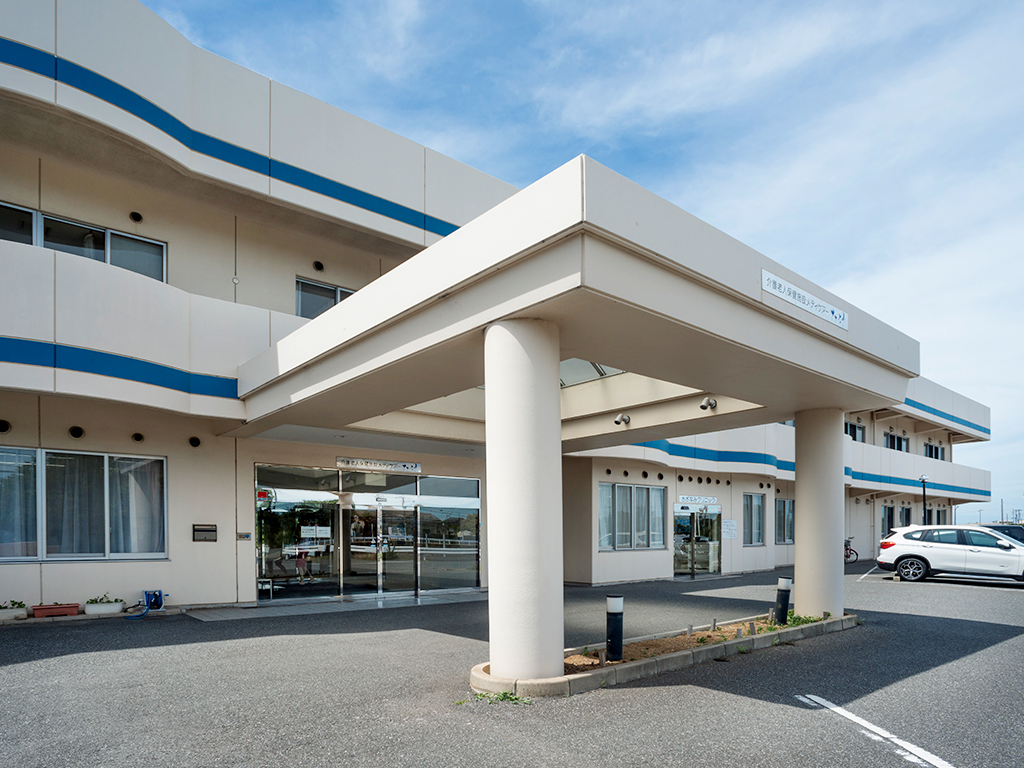 メディケアーさざなみ 車寄せ