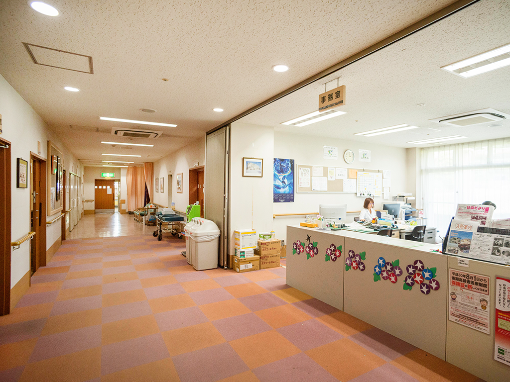 メディケアーやまゆり受付~廊下
